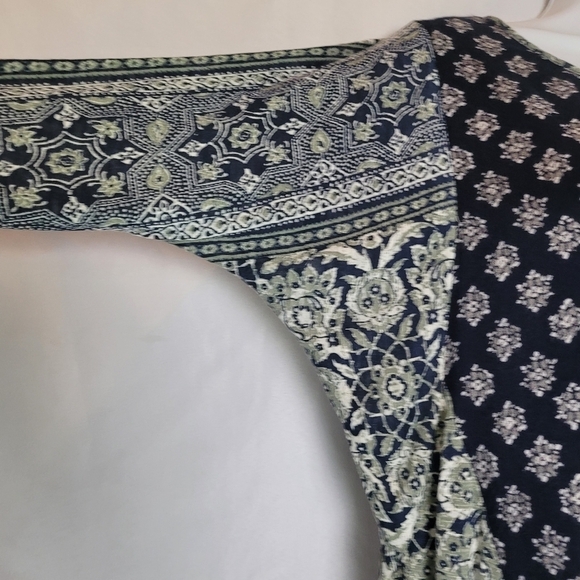 Lucky Brand Blue Floral Mixed Print Crew Neck Blouse Size Small - Picture 3 of 9